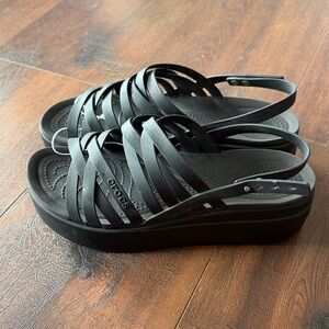 CROCS Women's Black Platform strapped Sandals Womens size 9